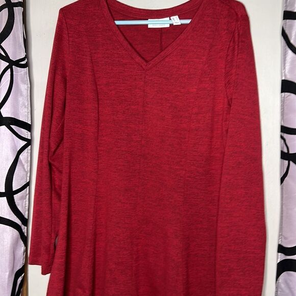 Denim + Company long sleeve, V-neck stretch, knit blouse, size medium - Picture 2 of 10